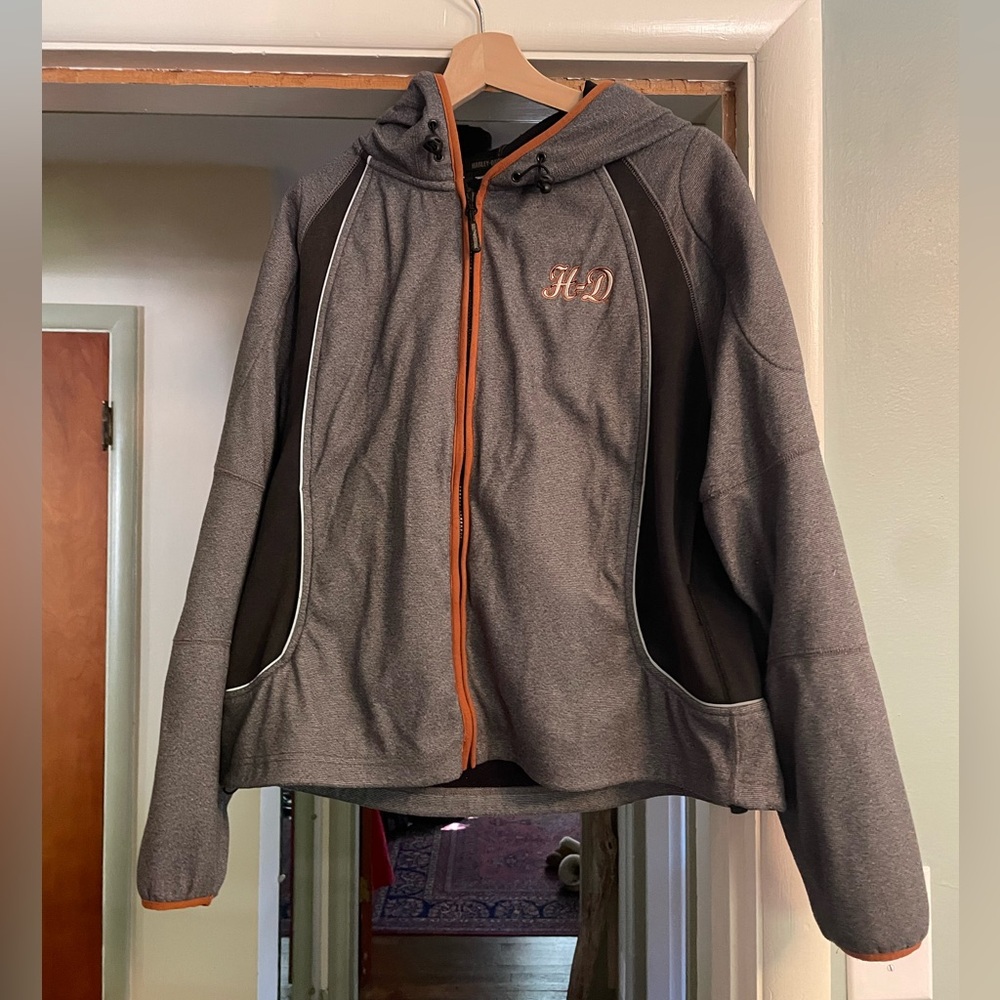 Men’s Harley-Davidson embroidered zip-up hoodie (XL).